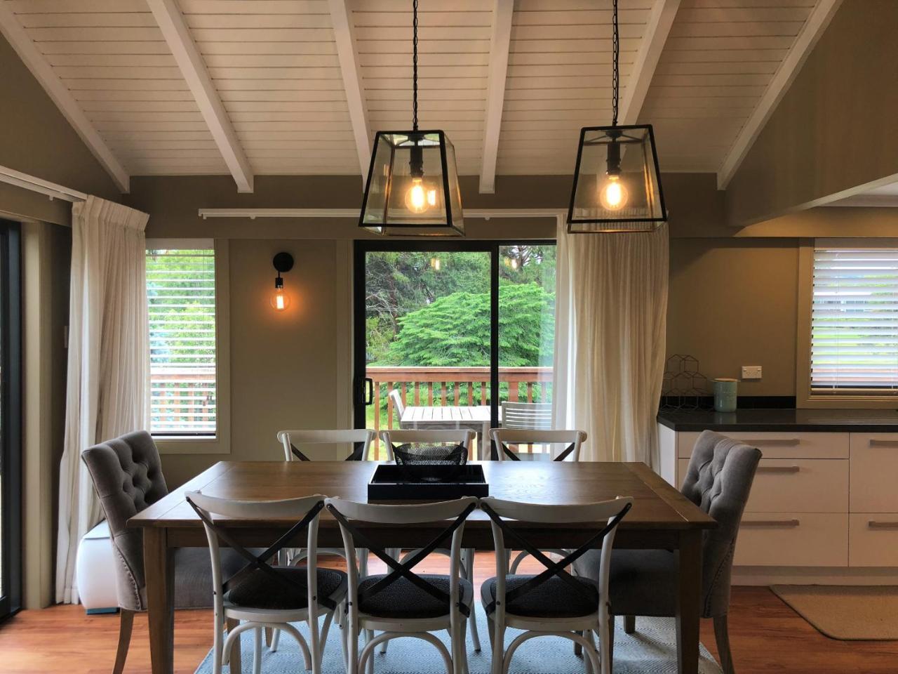 Kinloch Lakeview Lodge - Taupo Экстерьер фото