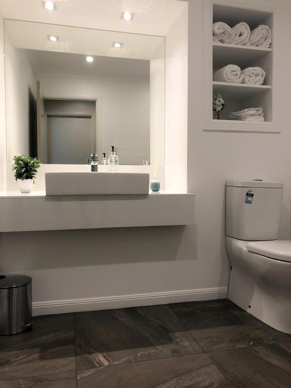 Kinloch Lakeview Lodge - Taupo Экстерьер фото
