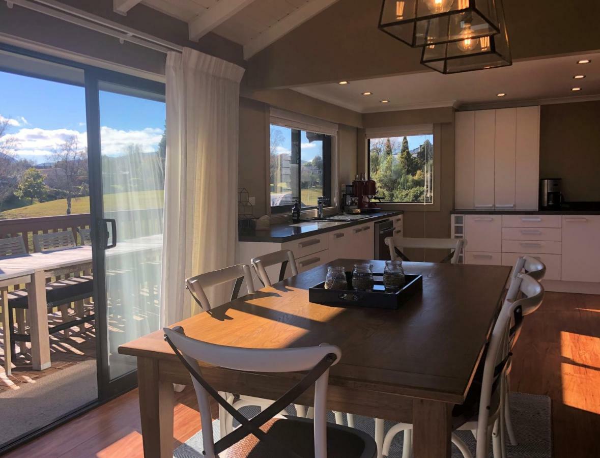 Kinloch Lakeview Lodge - Taupo Экстерьер фото